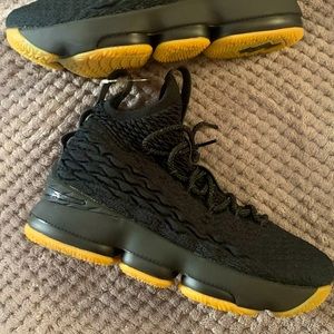 Black Gradeschool Labron 15 size 7y